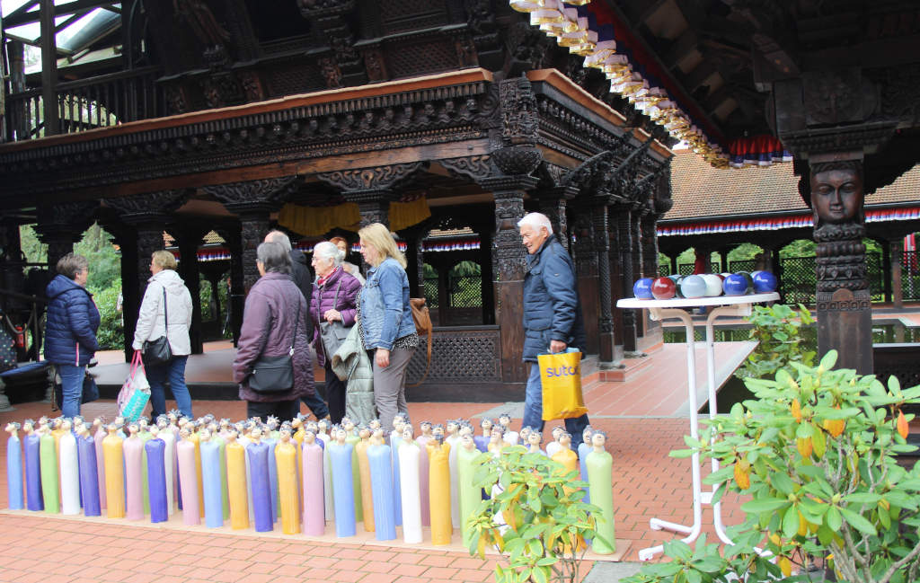 Gartendamen im Nepaltempel