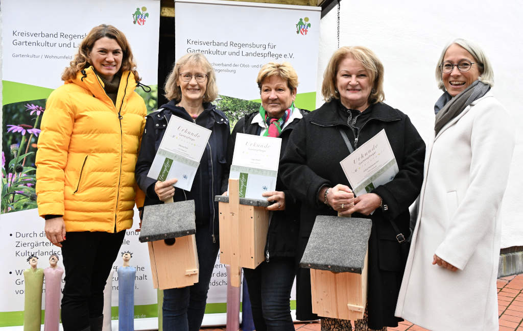 Gartenpfleger v.l.Lrin Tanja Schweiger, Marita Pohl, Inge Markl, Jutta Hetzenecker, Stephanie Fleiner